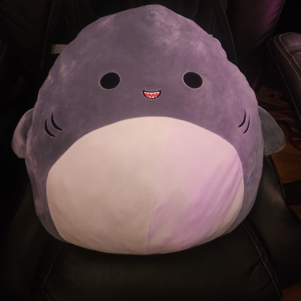 Squishmallow!!! Canada Exclusive!! Dark Grey Gordon. 16" No Tag. Free Shipping!!